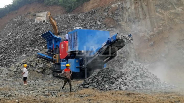 track-mounted mobile crusher